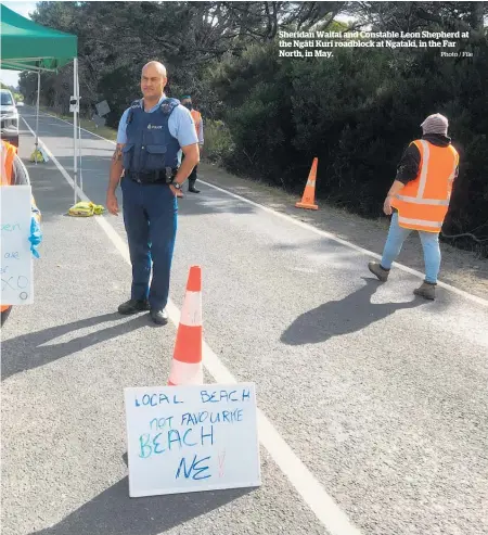  ?? Photo / File ?? Sheridan Waitai and Constable Leon Shepherd at the Nga¯ ti Kur¯ı roadblock at Ngataki, in the Far North, in May.