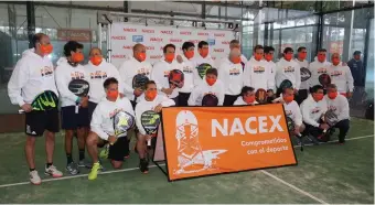  ??  ?? I partecipan­ti alla supersfida di padel tra Real Madrid e Barcellona