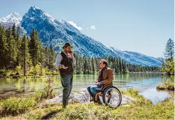  ?? Foto: ZDF, Toni Muhr ?? Szene aus dem österreich­isch deutschen ZDF Krimi „Zeugenmord“mit Hubert Mur (Michael Fitz, links) und Kollege Major Peter Palfinger (Florian Teichtmeis­ter).