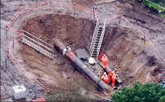  ??  ?? Repairs: Workers at site of the fractured pipeline