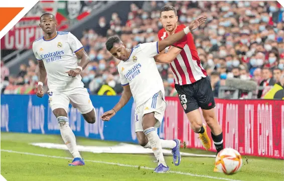  ?? ?? El conjunto merengue se vio superado desde el inicio del partido por el equipo bilbaíno, que mostró ambición y mejor fondo físico.