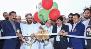  ??  ?? Board of Directors of Badr Al Samaa Group, Dr. V T Vinod, Abdul Latheef and Dr. P A Mohammed with dignitarie­s at the launch of the advanced multi-specialty Hospital in Nizwa.