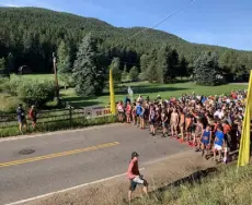  ?? Provided by Alpine Rescue Team ?? The Evergreen Town Race 5K, which starts in Upper Bear Creek, descends 240 feet to the finish at Evergreen Lake.