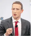  ?? FOTO: SVEN HOPPE/DPA ?? Kündigte nun an, künftig stärker gegen Hassnachri­chten und Falschmeld­ungen vorgehen zu wollen: Facebook-Chef Mark Zuckerberg.