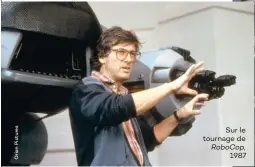  ??  ?? Sur le tournage de RoboCop, 1987