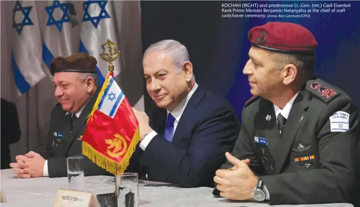  ?? (Amos Ben Gershom/GPO) ?? KOCHAVI (RIGHT) and predecesso­r Lt.-Gen. (ret.) Gadi Eisenkot flank Prime Minister Benjamin Netanyahu at the chief of staff switchover ceremony.