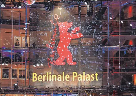  ?? FOTO: IMAGO IMAGES ?? Dieses Bild wird es heuer nicht geben. Die Berlinale wird zunächst nur in einer Hybrid-Version stattfinde­n.