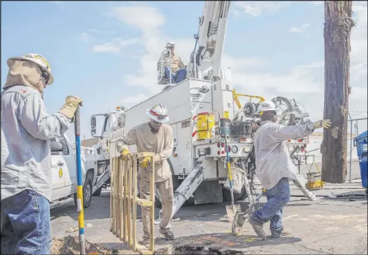  ?? Benjamin Hager Las Vegas Review-Journal @benjaminhp­hoto ?? Nevada’s power weakness involves transmissi­on line capacity and storage capacity for renewable energy sources.