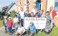  ?? FOTO: PM ?? Bei „Verena Glas“in Hausen durfte jedes Kind eine eigene Kugel blasen.