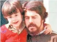  ??  ?? Sobre estas líneas, Antonio Cedillo junto a su hijo José Miguel, entonces de tres años de edad, poco antes de su muerte a manos de los pistoleros de ETA