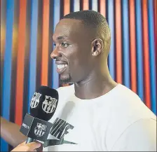  ??  ?? Rakim Sanders, pasando revisión médica y visitando las instalacio­nes del Barça. El alero estadounid­ense ha fichado por una temporada tras acabar su compromiso con el Armani Milan, con el que ha disputado a un buen nivel la pasada Euroliga, y se ha...