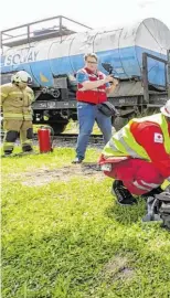  ??  ?? Bei einer gemeinsame­n Rettungs kräfte ihre Zusammenar­beit.