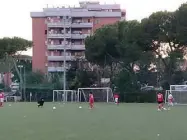  ??  ??  Domenica mattina un arbitro di 24 anni, Riccardo Bernardini, della sezione di Ciampino, è stato picchiato da due teppisti sul campo del San Basilio Il giovane è tuttora ricoverato all’Umberto I per una ferita alla testa