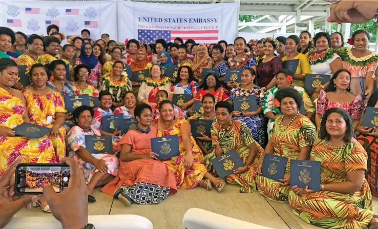  ?? Photo: Josefa Babitu ?? Academy for Women Entreprene­urs (AWE) graduates with Minister for Women, Lynda Tabuya.