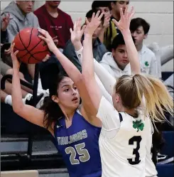  ??  ?? YUMA CATHOLIC’S TAYLOR WALTON (3) and Veronica Saco (behind Walton) trap Valley Christian’s Jada Pourier during the second quarter of Friday night’s game at Yuma Catholic.