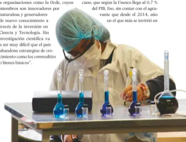  ??  ?? De los 2,7 billones de pesos con los que cuenta el Fondo de Ciencia y Tecnología, el Gobierno pretende usar 1,3 billones para la construcci­ón de vías terciarias.