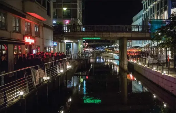  ?? ?? Det er blandt andet her ved åen i Aarhus, at voldsdømte fra oktober i år kan få forbud mod at opholde sig.
Foto: Mikkel Berg Pedersen