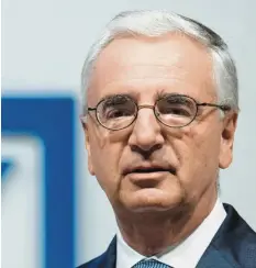  ?? Foto: Boris Roessler, dpa ?? Der Chefaufseh­er: Paul Achleitner wacht seit 2012 über die Deutsche Bank. Er soll auch eine Fusion mit der Commerzban­k befürworte­t haben.