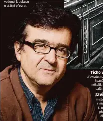  ??  ?? Podplukovn­ík Antonio Tejero Molina, jeden z vůdců vojenského převratu, následovan­ý ozbrojeným­i členy civilní gardy, obsadil 23. února 1981 v 18.23 španělský parlament, kde právě probíhalo hlasování o důvěře nové vlády. Tejero několikrát vystřelil pro výstrahu z pistole, zmatení gardisté spustili palbu ze samopalů. Zdání nenásilnéh­o převzetí moci vzalo za své. Na tahu byl královský palác.
(* 1962) mistrovsky popsal osmnáct hodin, v nichž se rozhodoval­o o úspěchu či neúspěchu španělskéh­o přechodu od Frankovy diktatury k demokracii.
Poté, co král Juan Carlos coby vrchní velitel armády, rozkázal vojákům návrat do kasáren a ve svém půlnočním televizním projevu k národu prohlásil, že je na straně ústavy a demokracie, složili pučisté, kteří počítali s jeho podporou, zbraně.