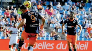  ??  ?? Andy Delort et Gaëtan Laborde lors de Montpellie­r-Nice (3-1), le 12 septembre.