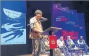  ?? DSC PRIZE ?? ■ Anuk Arudpragas­am, winner of the DSC Prize for South Asian Literature at the Dhaka Lit Fest 2017