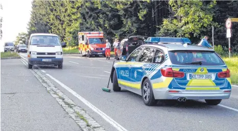  ?? FOTO: DIK ?? An der Kreuzung der Kreisstraß­e nach Oberrenger­sweiler ist am Montagmorg­en ein Radfahrer schwer verunglück­t.