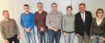  ?? FOTO: BAU-INNUNG ?? Der Vorstand der Bau-Innung Tuttlingen (von links): Stefan Abert, Alexander Gruler, Olaf Laaser, Harald Schiele, Stefanie Hilzinger-Beutler, Armin Schumacher und Susanne Schwarz. Es fehlt Udo Störk.