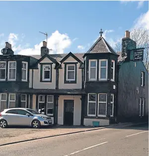  ??  ?? Lomond Country Inn in Kinnesswoo­d will be partially demolished after plans were approved by councillor­s.