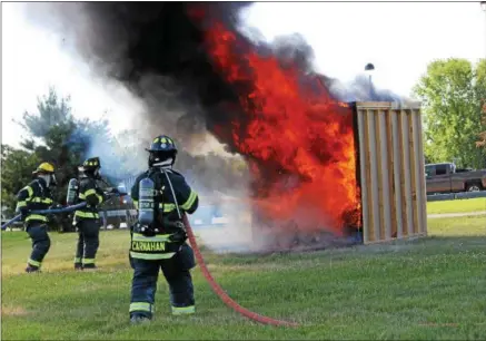  ?? CHARLES PRITCHARD - ONEIDA DAILY DISPATCH ?? The Oneida Fire Department put out a fire for the Otto Shortell Middle School students on Thursday, May 24, 2018.