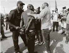  ?? KarenWarre­n / Staff photograph­er ?? At the funeral, a mourner was detained on accusation­s of hitting someone then released when the victim declined to press charges.