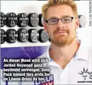  ??  ?? An dieser Wand wird sich Jordan Heywood ganz bestimmt verewigen. Sein Puck kommt fürs erste Tor im Löwen-Dress da hin.