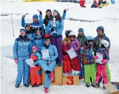  ?? Foto: Schmidt ?? Nach fast zwei Stunden standen die Sieger der einzelnen Altersklas­sen sowie die neu en Vereinsmei­ster Alpin und Snowboard des SWV Fischach fest.