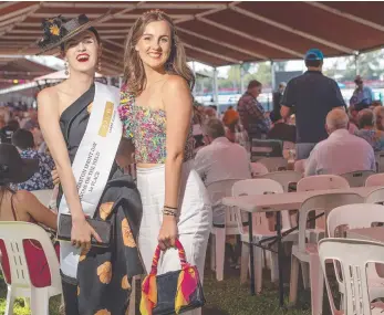  ?? Pictures: KERI MEGELUS ?? Fashion on the Fields winner Rebecca Keeley and Jessica Mellor at Fannie Bay