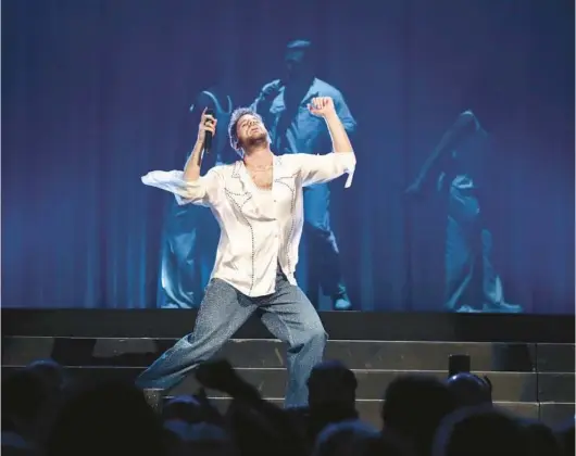  ?? LISA CLAIRE/COURTESY PHOTO ?? The emotion in Ben Platt’s voice is reflected in his body language during a performanc­e Thursday at Orlando’s Amway Center.