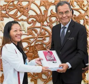  ??  ?? agnes (left) handing of the petition to health minister datuk dzulkefly last month. — Photo: Bernama