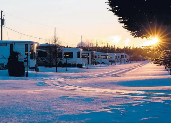  ?? NASUNA STUART-ULIN/THE NEW YORK TIMES PHOTOS ?? Dawn sunlight glints off a frigid blanket of snow at Domaine de la Florida, in Quebec province’s Saint-Ambroise, Canada.