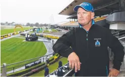  ?? Main picture: GETTY IMAGES ?? Toby Edmonds looks over the Rosehill track ahead of the Slipper and (main) his unbeaten flying filly Houtzen.