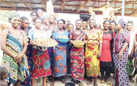  ??  ?? Beneficiar­ies at the IDP camp in Abagana