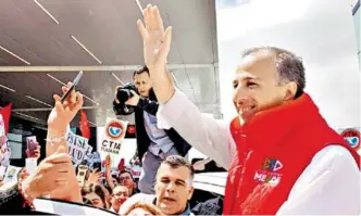  ?? JOSÉ LUIS CAMARILLO ?? El candidato fortaleció su equipo de campaña con la incorporac­ión de José Antonio Estefan Grafías, excandidat­o a gobernador de Oaxaca por el PRD/