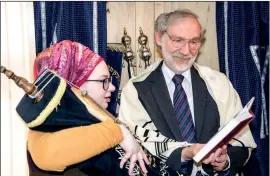  ??  ?? Hannah Witziers with Rabbi David Hulbert at Tikvah Chadasha