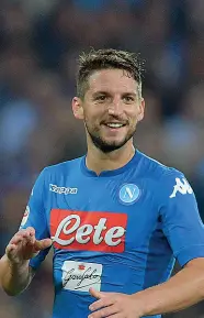  ??  ?? Bomber Dries Mertens il centravant­i azzurro reduce da una doppietta contro il Genoa