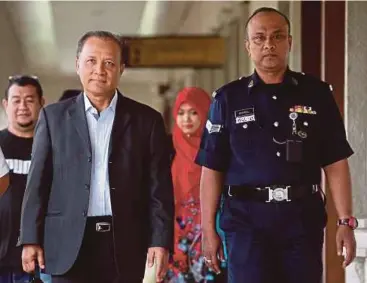  ?? PIC BY MOHAMAD SHAHRIL
BADRI SAALI ?? Former Kota Tinggi member of parliament Datuk Noor Ehsanuddin Mohd Harun Narrashid leaving the Sessions Court in Kuala Lumpur yesterday.