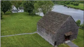  ?? The New York Times/TONY CENICOLA ?? A Dutch barn is a reminder of the past at the Mabee Farm Historic Site, overlookin­g the Mohawk River, in Rotterdam Junction, N.Y.