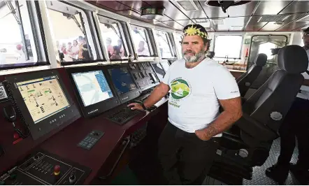  ?? — Bernama ?? Greenpeace Rainbow Warrior ‘s Captain Peter Willcox (and his crew) in Port Klang for a four-day visit recently to raise awareness of environmen­tal issues.