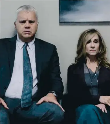  ??  ?? Tim Robbins y Holly Hunter, pareja en Here and now