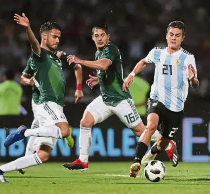  ?? — AP ?? Too quick: Argentina’s Paulo Dybala (right) dribbling past Mexico’s Diego Reyes during an internatio­nal friendly match in Cordoba, Argentina, on Friday.