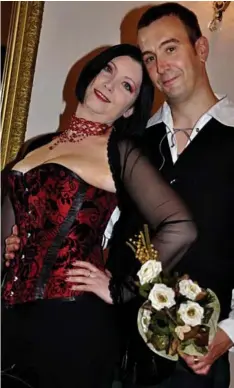  ??  ?? Wedding day: Hostage David Haines and Dragana