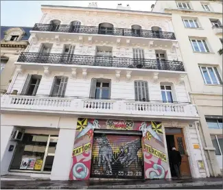  ?? (Photos Sébastien Botella) ?? Vétustes et inoccupés, les cinq logements ont été remis à neuf au numéro 13 de l’avenue de Grasse et accueiller­ont très prochainem­ent leurs locataires.