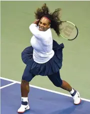  ?? RICHARD SHIRO/GETTY IMAGES/AFP ?? SINYAL POSITIF: Aksi Serena Williams saat tampil pada nomor ganda Piala Fed di North Carolina, AS, kemarin.