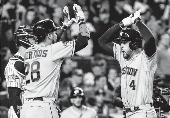  ?? Brett Coomer / Staff photograph­er ?? Astros center fielder George Springer (4) quiets the Yankee Stadium crowd with a three-run homer that scored Robinson Chirinos (28) and Josh Reddick in the third.